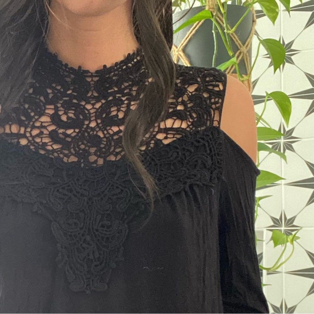 Thalia Sodi Black Crochet Cold Shoulder Top